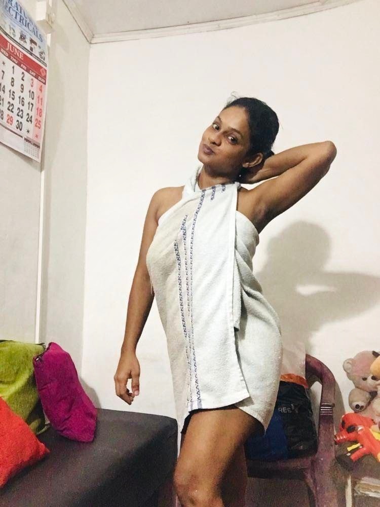 Sexy Chennai MBA Student Nude Big Tits Selfies 1
