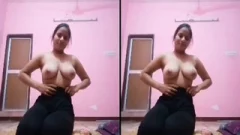 Sexy Desi Girl Shows Her Boobs On VC
