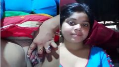Today Exclusive-Desi Bhabhi Showing Pussy
