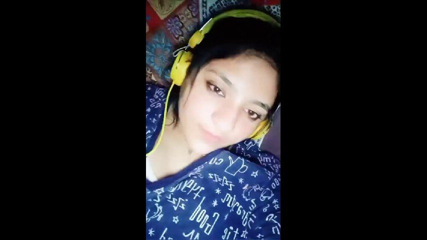 Cute Desi Babe Showing Boobs