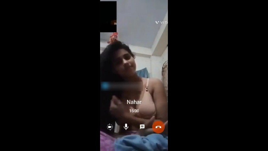 Desi Cute Girl Showing